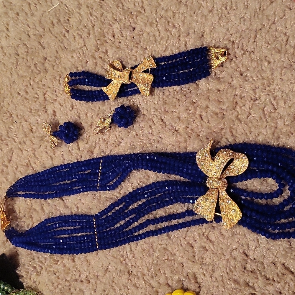 Necklaces - Picture 6 of 6